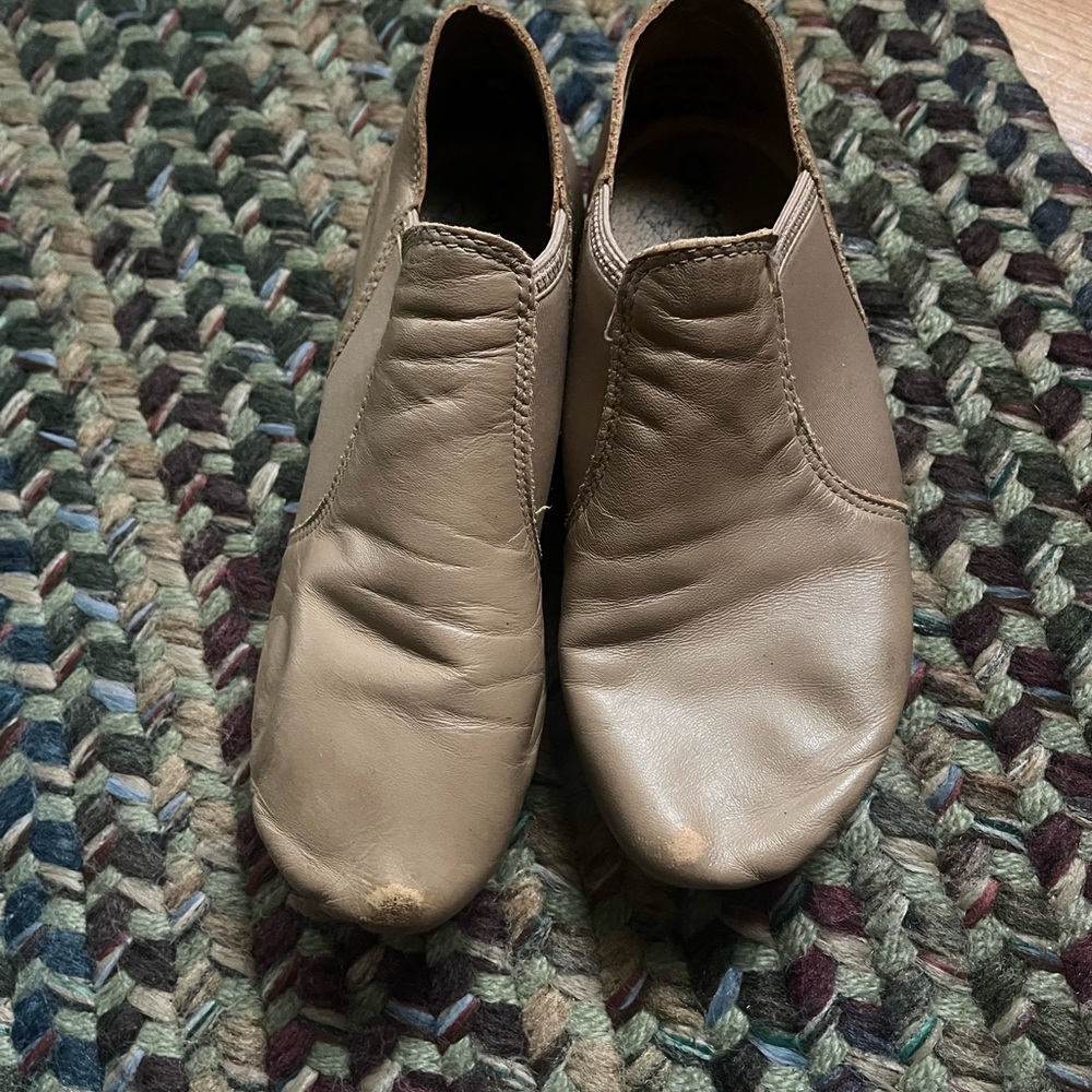 Capezio Kids Tan Slip-On jazz shoes